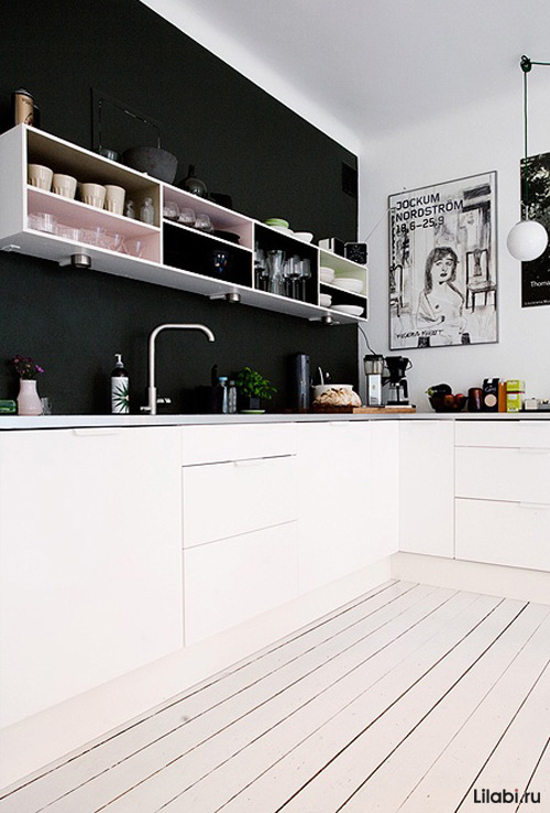 Сочетание белого и черного в интерьере кухни