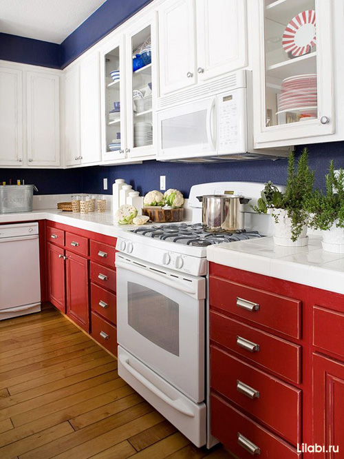 Сочетание белого и красного в интерьере кухни