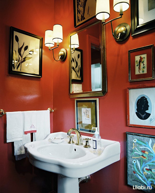 Картины в интерьере ванной комнаты и туалета