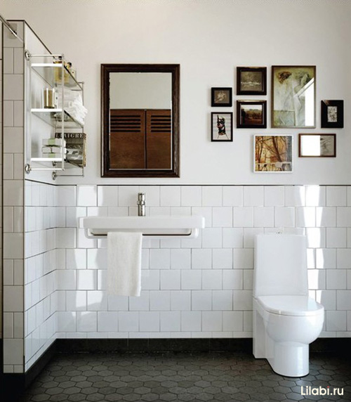 Картины в интерьере ванной комнаты и туалета